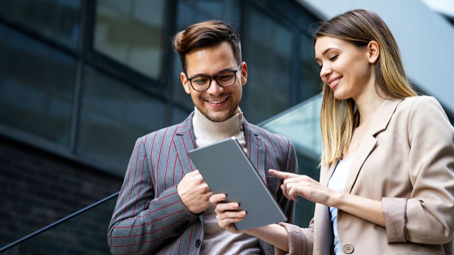 Comparison – Recruitment Models in Dubai